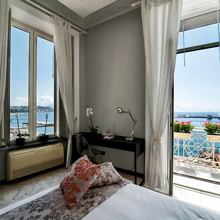 Seaside Caracciolo 4*