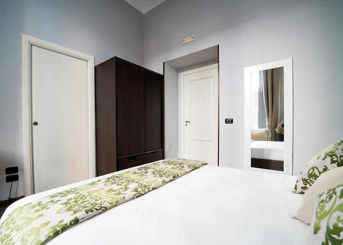 Seaside Caracciolo 나폴리