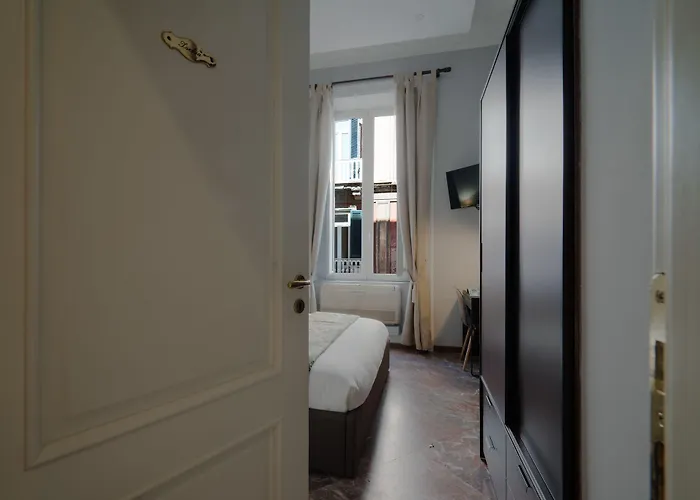 Seaside Caracciolo 나폴리