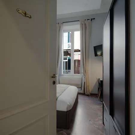 Seaside Caracciolo ナポリ