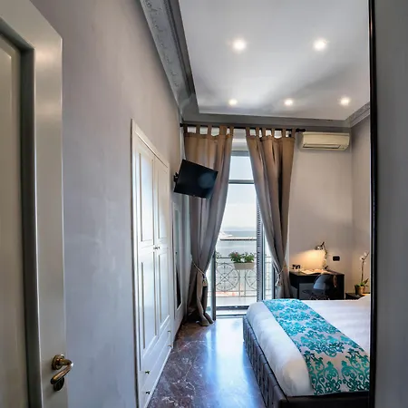 Seaside Caracciolo 4*