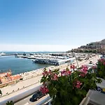 Guest house Seaside Caracciolo 4*