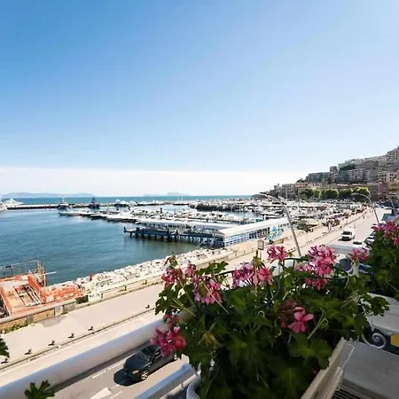 Seaside Caracciolo بيت ضيافة نابولي