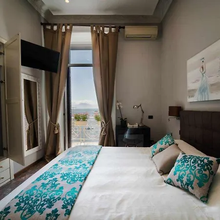 بيت ضيافة Seaside Caracciolo 4*