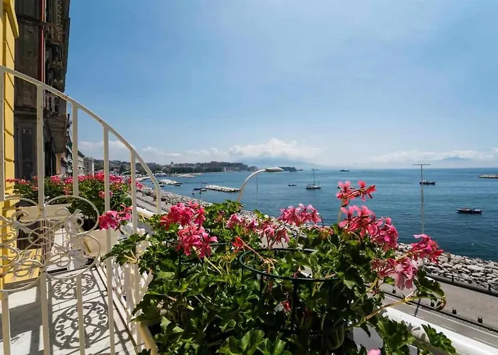 بيت ضيافة Seaside Caracciolo 4*