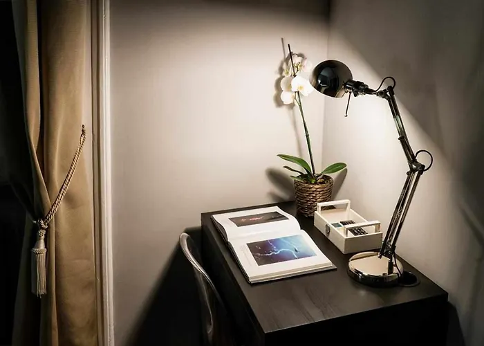 Seaside Caracciolo بيت ضيافة 4*