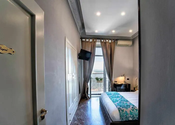 بيت ضيافة Seaside Caracciolo 4*