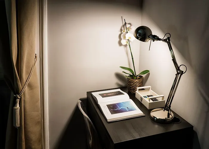 بيت ضيافة Seaside Caracciolo 4*