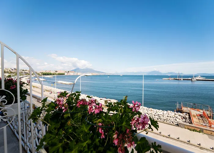 Seaside Caracciolo بيت ضيافة نابولي